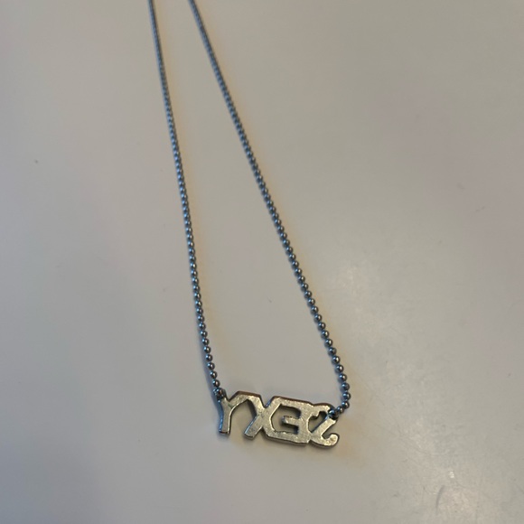 Necklace With Rhinestones - Picture 5 of 7